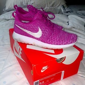 Women’s Nike RosheRun FlyKnit